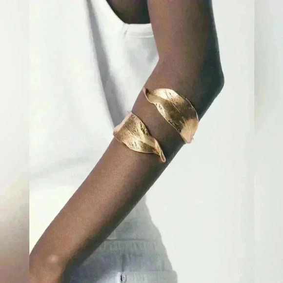 Zara Jewelry - 🔥🔥zara textured leaf bracelet